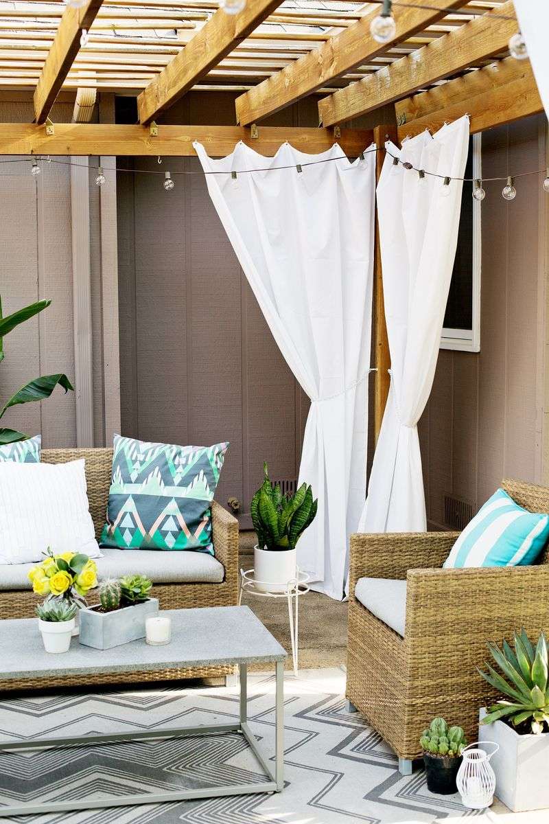 Make Your Own Outdoor Pergola Curtains!