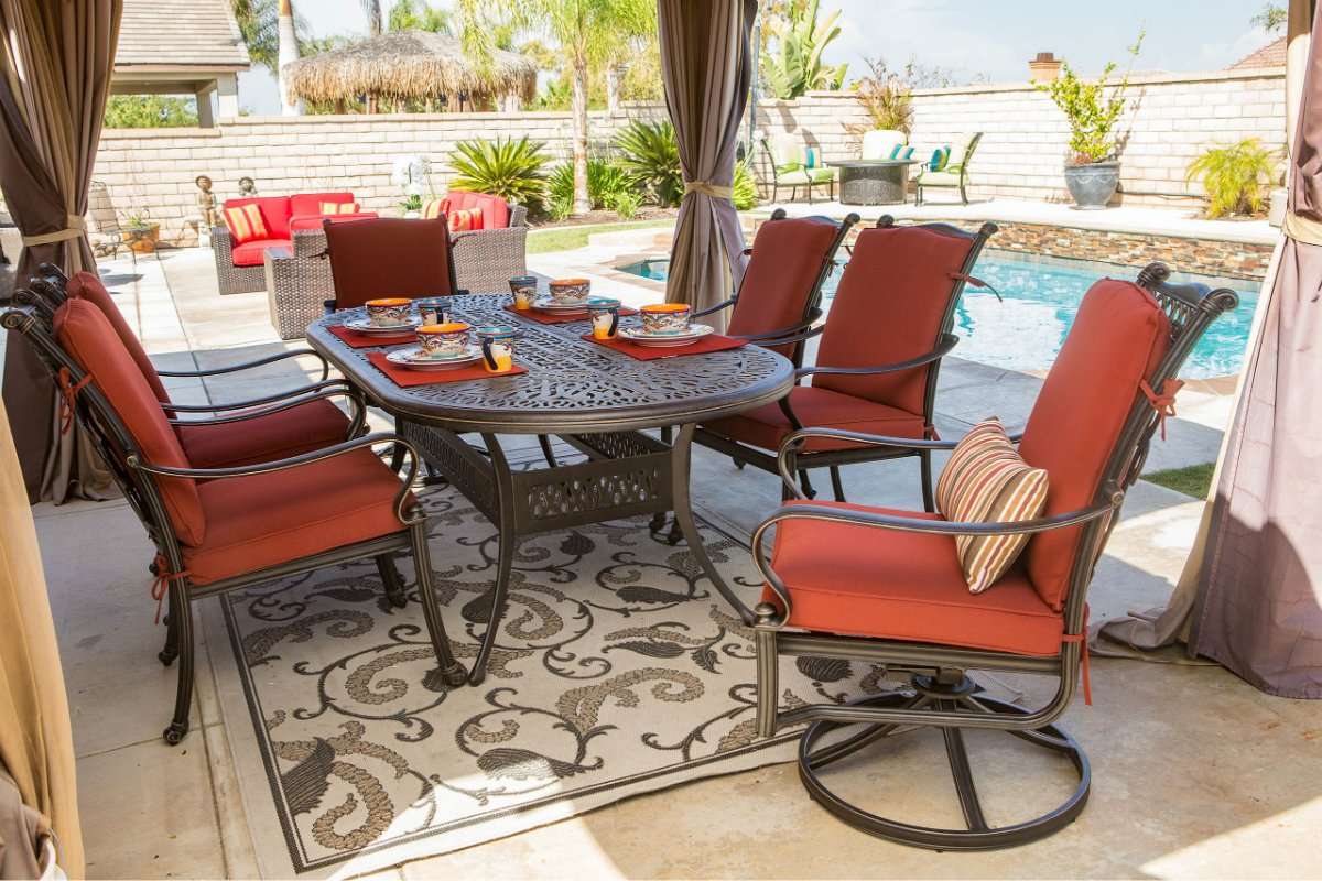 A Patio Furniture Primer for Pool Builders