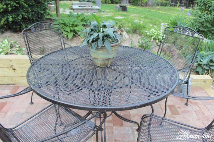 To Clean Black Metal Patio Furniture, What S The Best Paint For Metal Garden Furniture