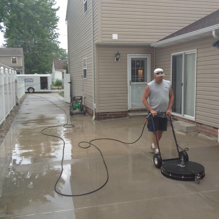 concrete patio cleaning professional