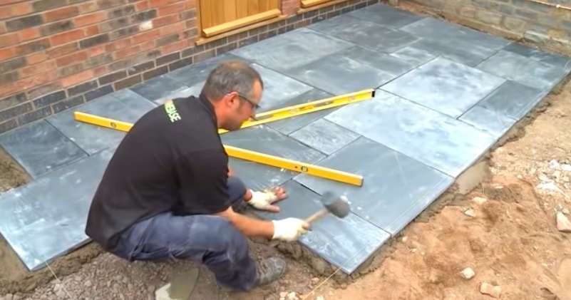 Expert Guide To Laying Patio Slabs â How To Lay A Patio ...