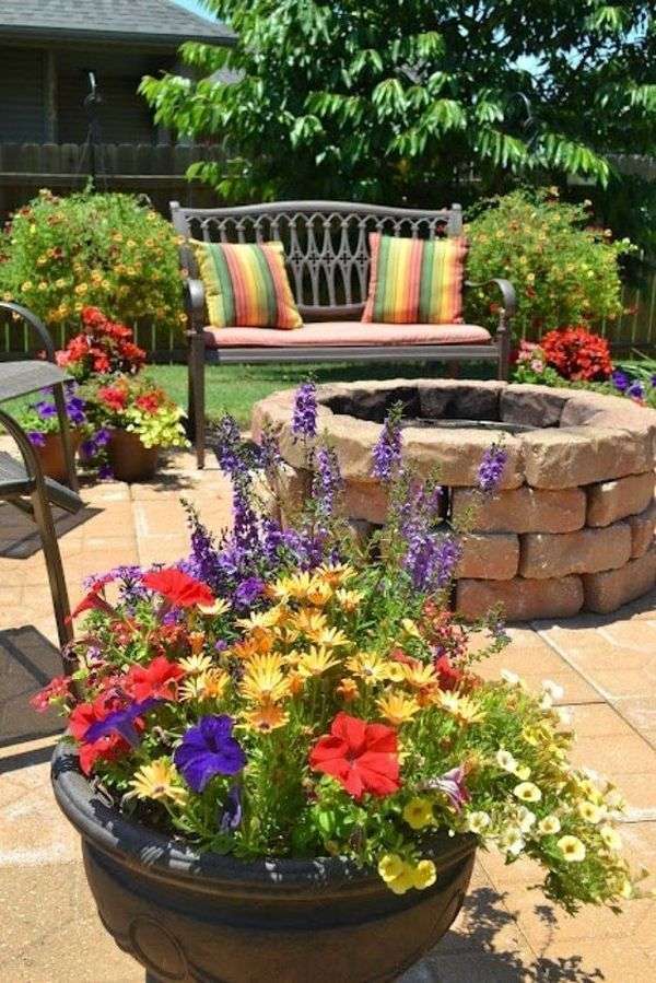 Fantastic garden arrangement ideas with flowers for the ...