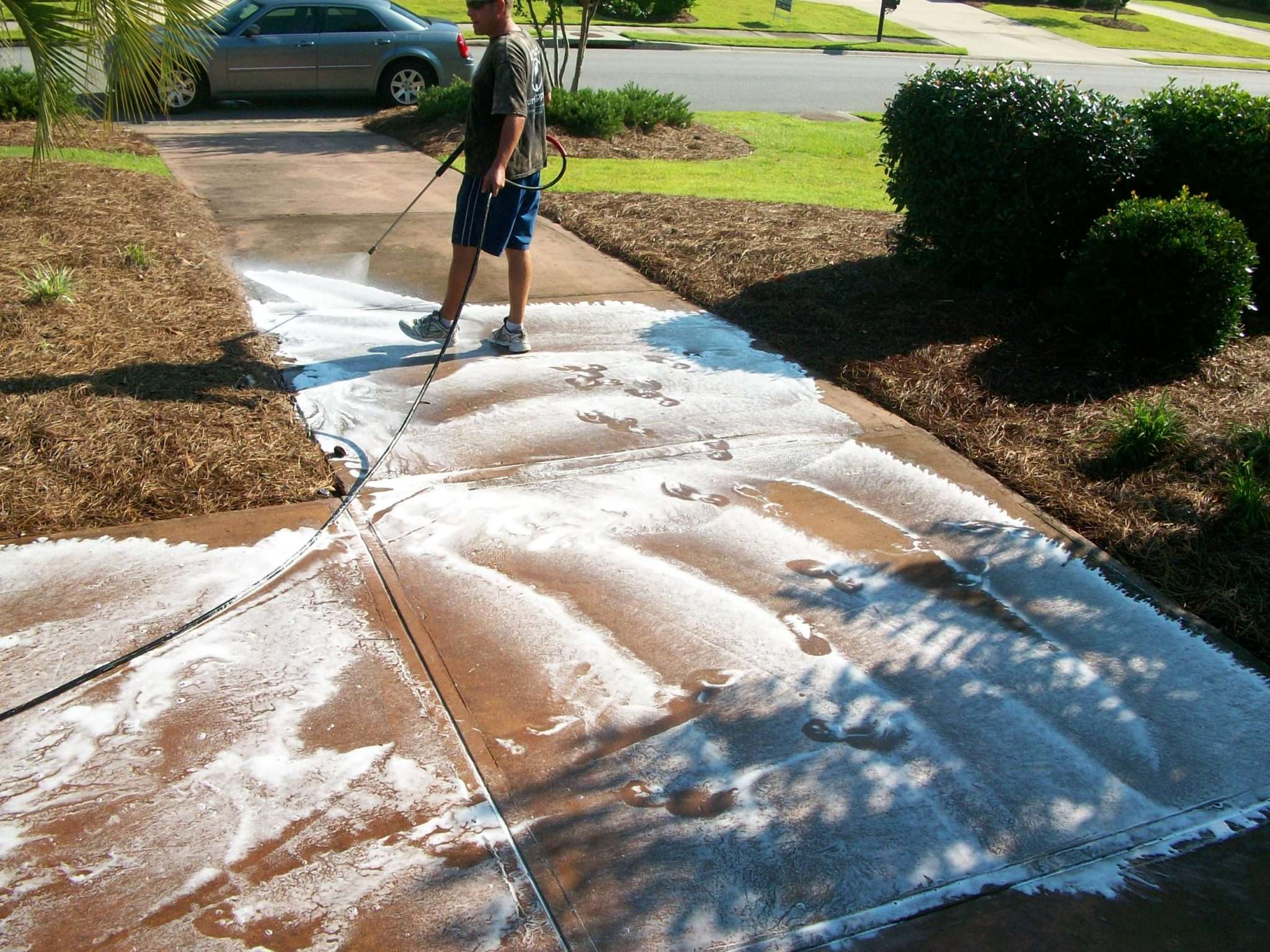 How much does it cost to pressure wash a pool deck?
