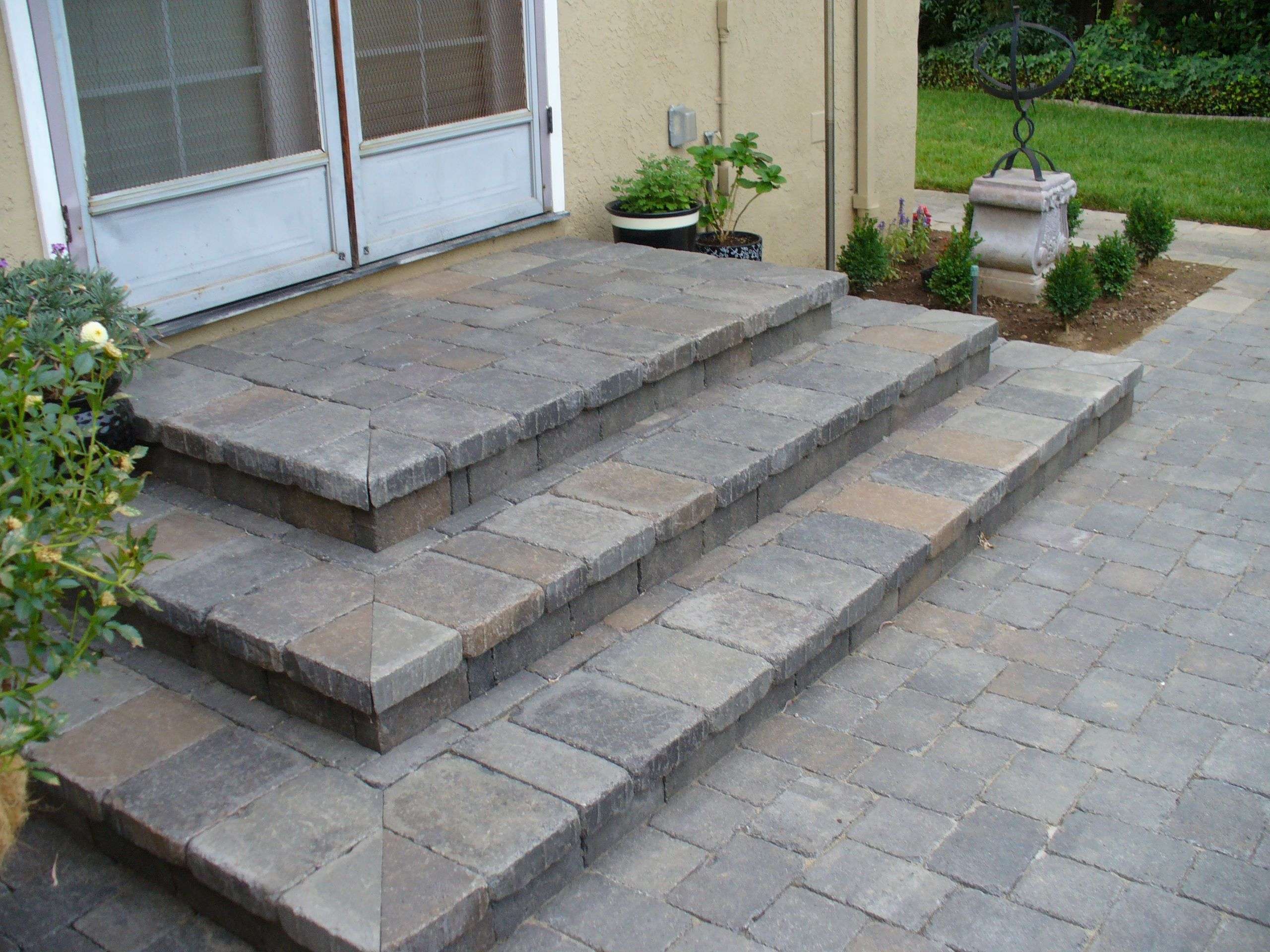 how to create a paver patio with steps
