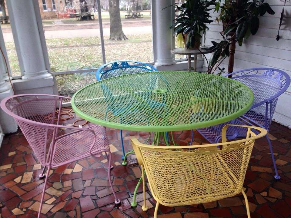 Paint Wrought Iron Patio Furniture, Best Way To Refinish Wrought Iron Furniture